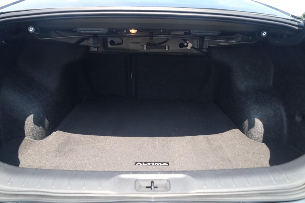 Nissan Altima Vehicle Image 23