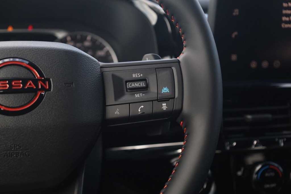 Nissan Pathfinder Vehicle Image 09