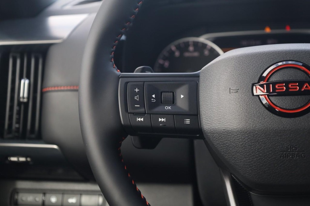 Nissan Pathfinder Vehicle Image 10