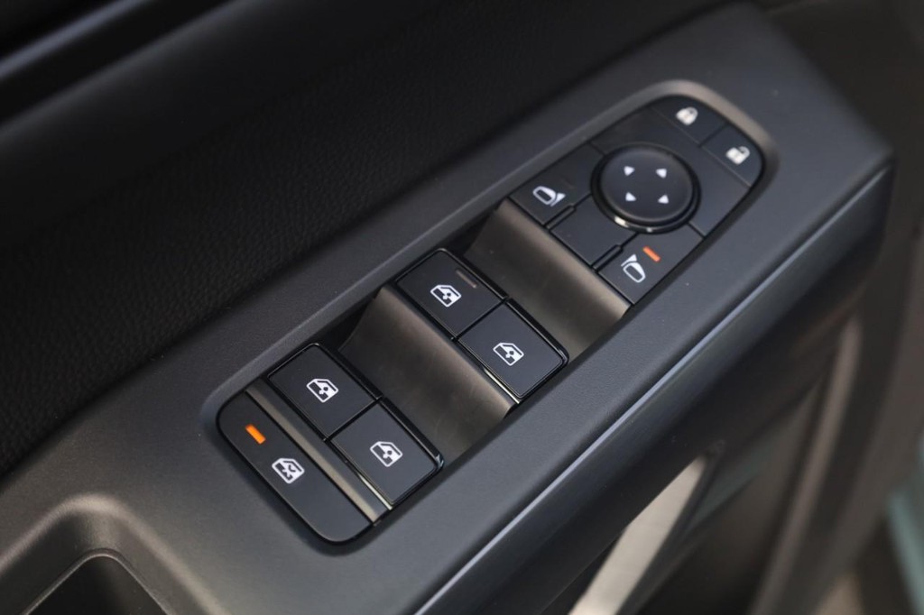 Nissan Pathfinder Vehicle Image 11
