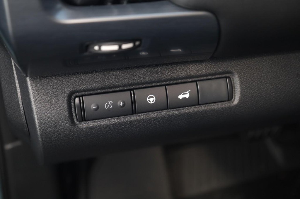 Nissan Pathfinder Vehicle Image 12