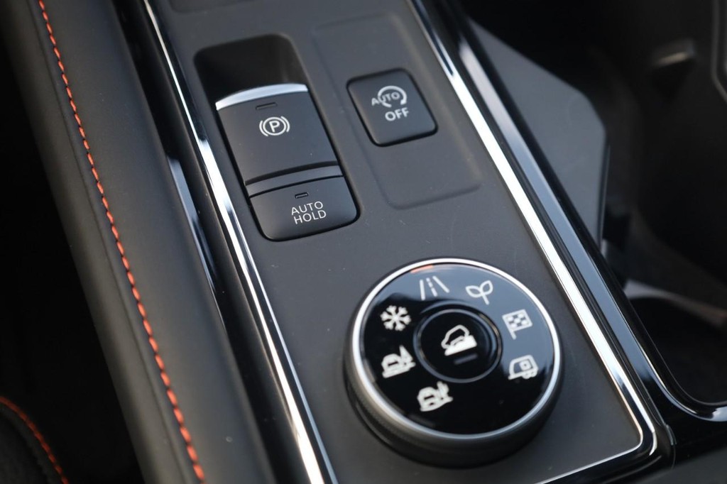 Nissan Pathfinder Vehicle Image 18