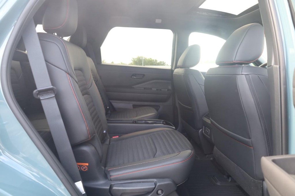 Nissan Pathfinder Vehicle Image 22