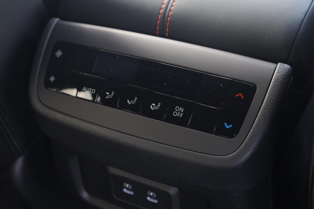Nissan Pathfinder Vehicle Image 23
