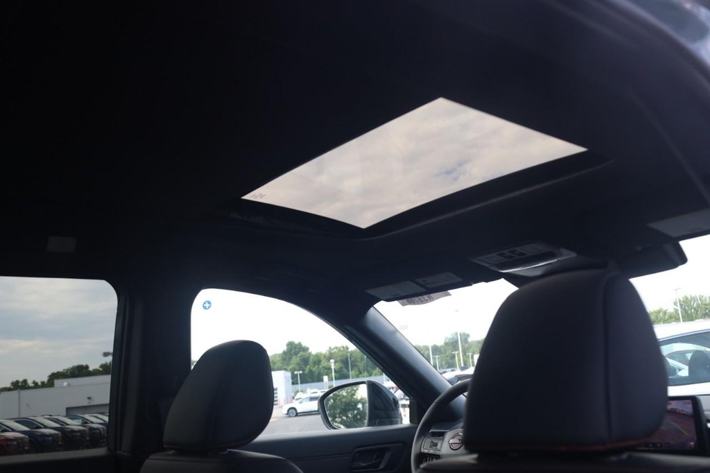 Nissan Pathfinder Vehicle Image 24