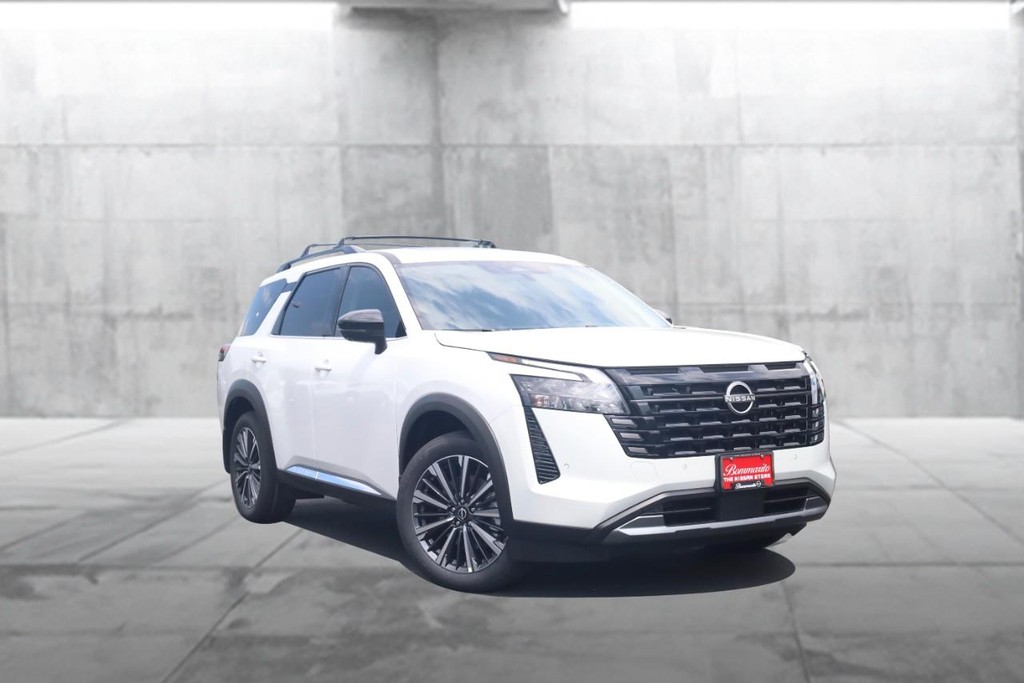 Nissan Pathfinder Vehicle Image 02