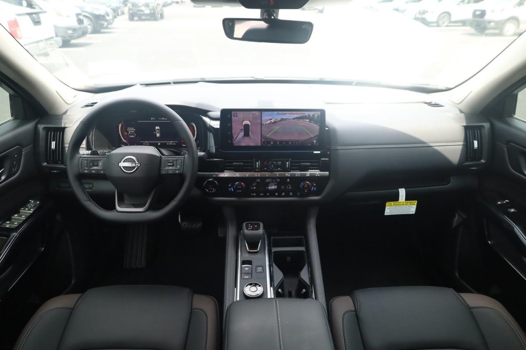 Nissan Pathfinder Vehicle Image 07