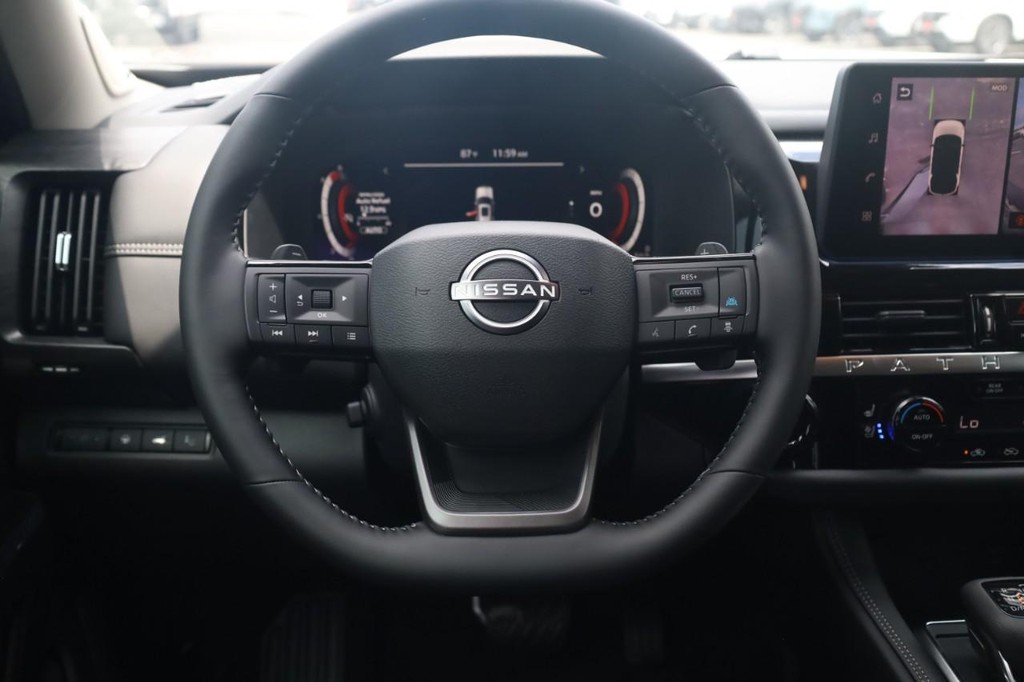 Nissan Pathfinder Vehicle Image 08