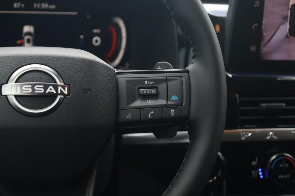 Nissan Pathfinder Vehicle Image 09