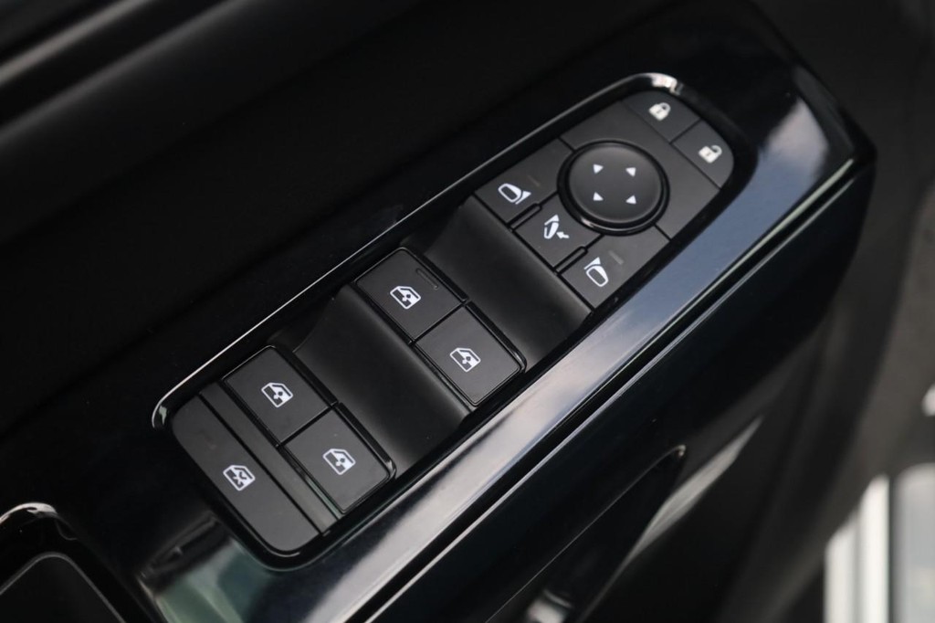 Nissan Pathfinder Vehicle Image 11