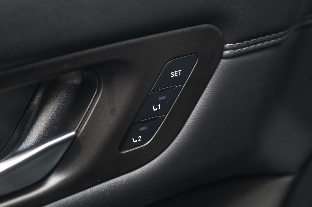 Nissan Pathfinder Vehicle Image 12