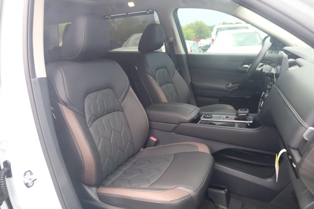 Nissan Pathfinder Vehicle Image 22