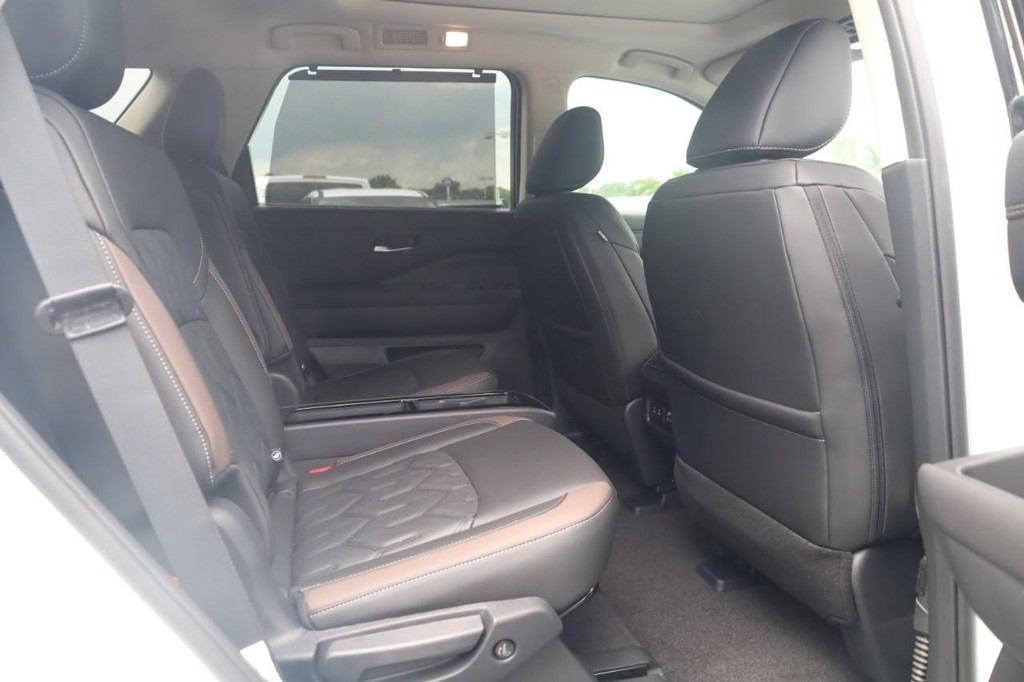 Nissan Pathfinder Vehicle Image 23