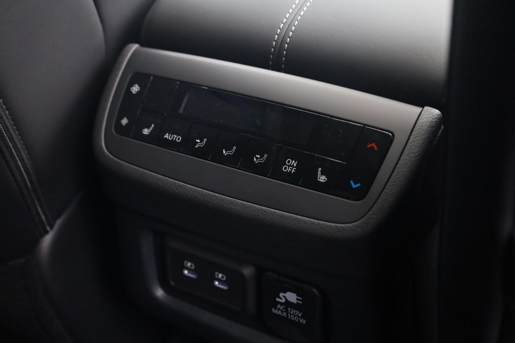 Nissan Pathfinder Vehicle Image 24