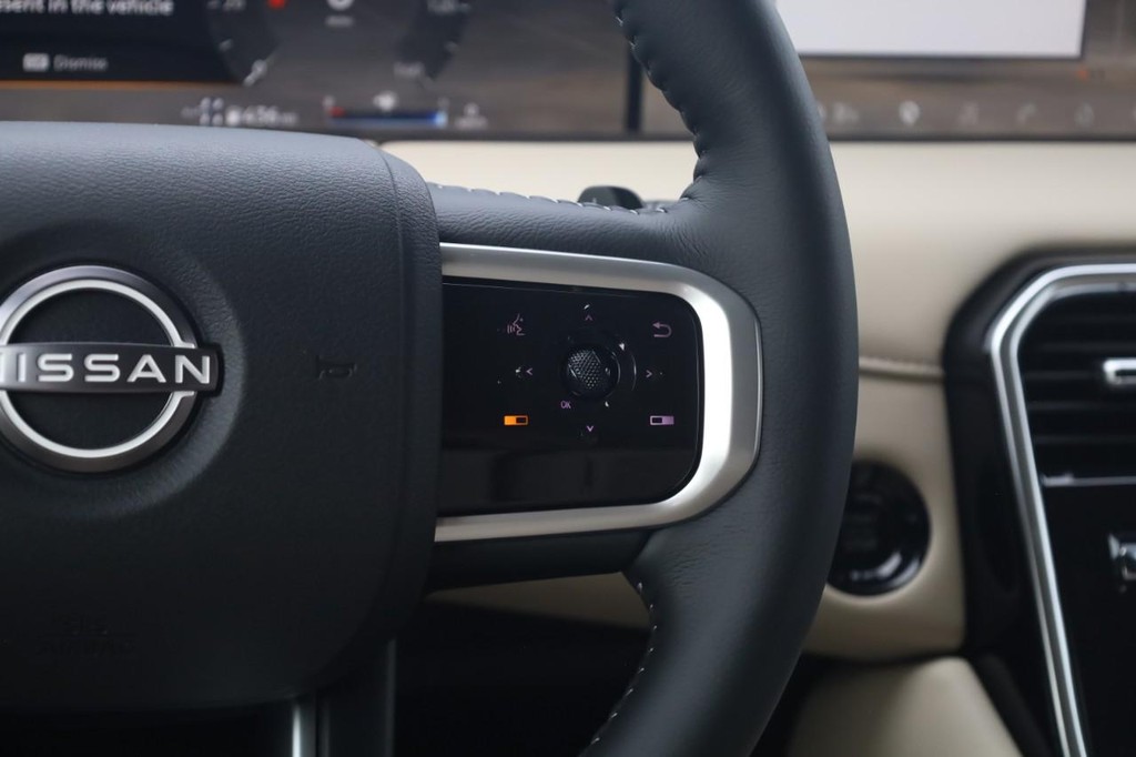 Nissan Armada Vehicle Image 09