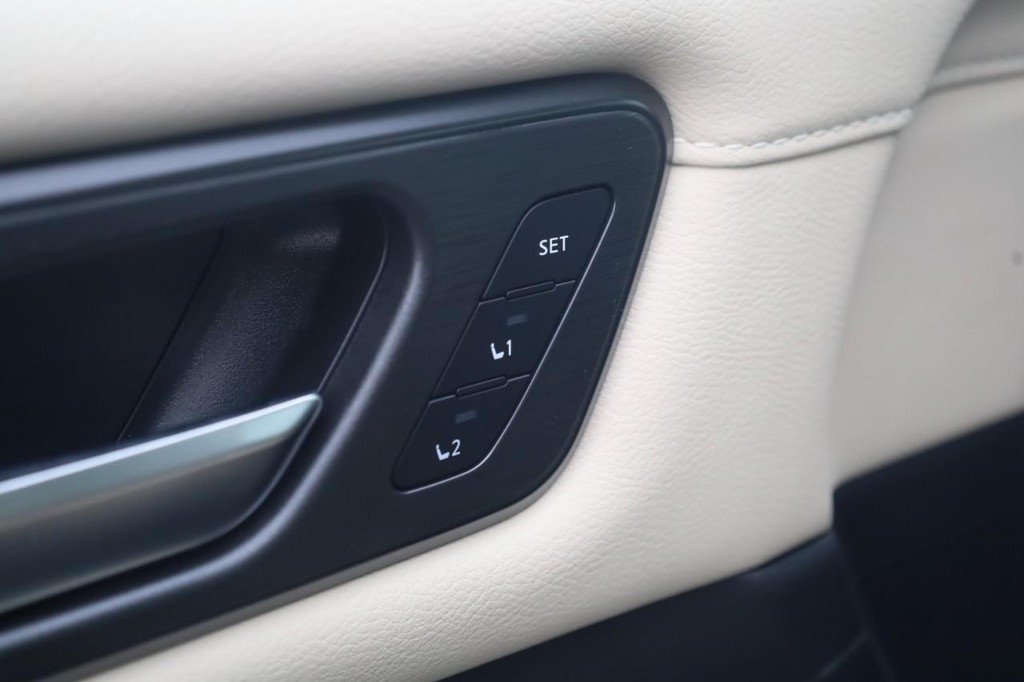 Nissan Armada Vehicle Image 12