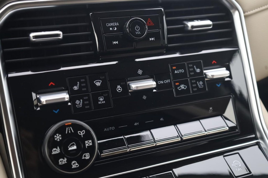Nissan Armada Vehicle Image 17