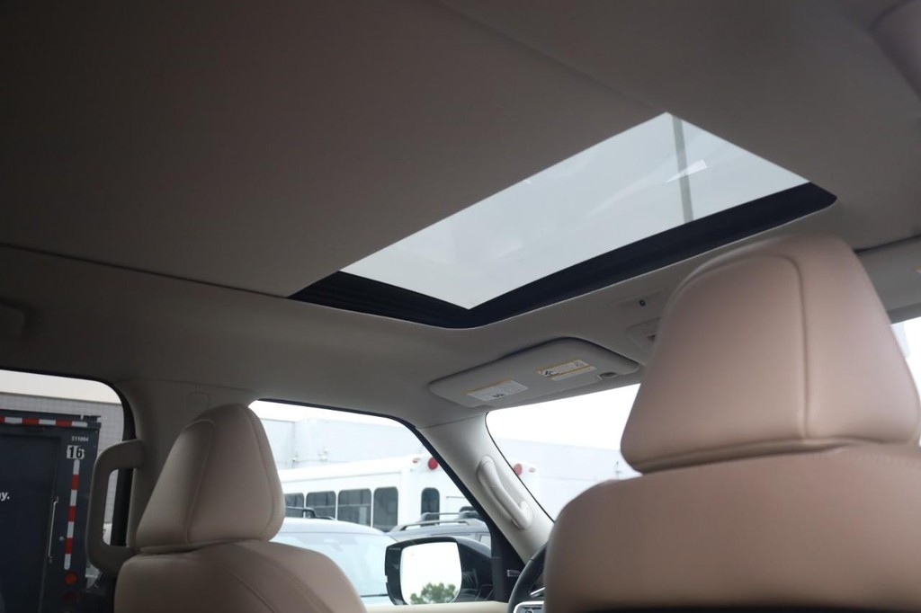 Nissan Armada Vehicle Image 22