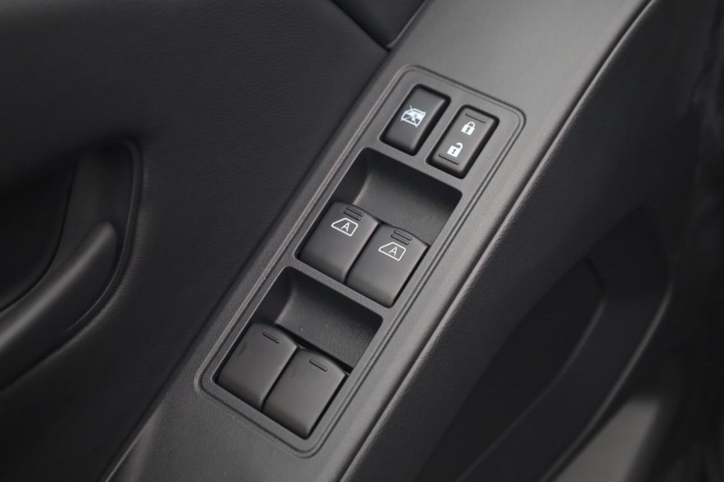 Nissan Frontier Vehicle Image 11