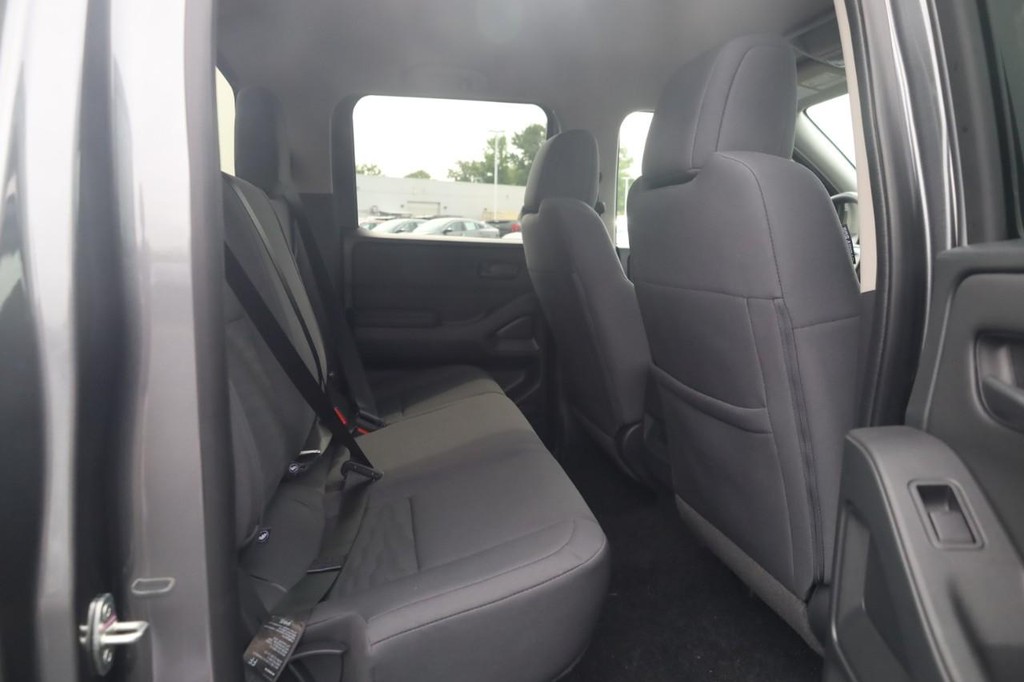 Nissan Frontier Vehicle Image 21