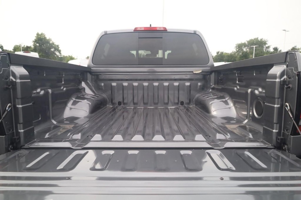 Nissan Frontier Vehicle Image 22