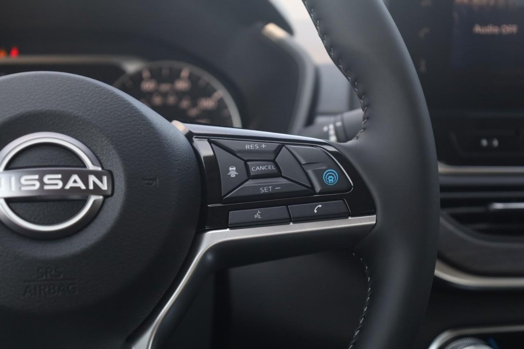 Nissan Altima Vehicle Image 09