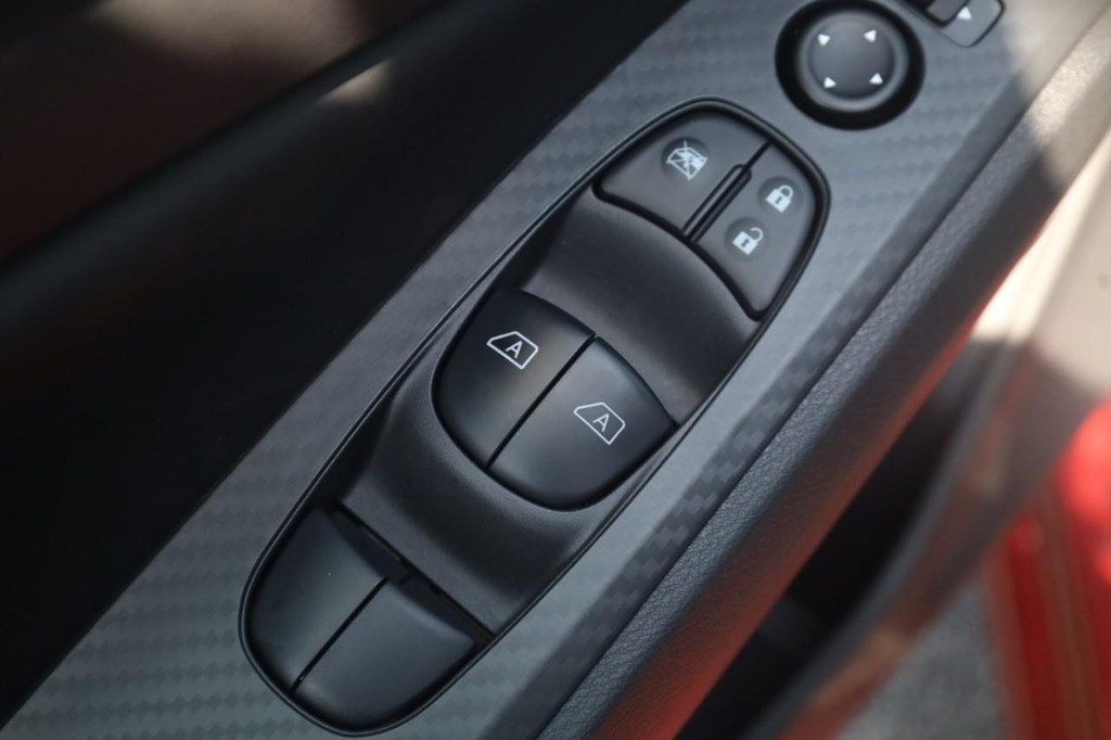 Nissan Altima Vehicle Image 11