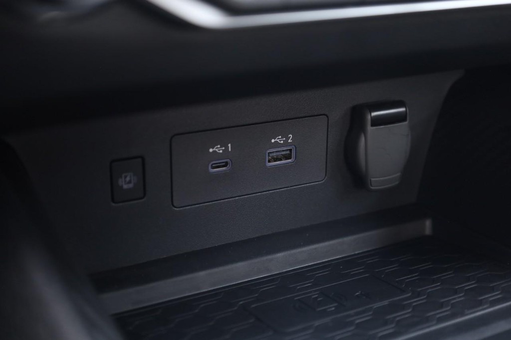 Nissan Altima Vehicle Image 17