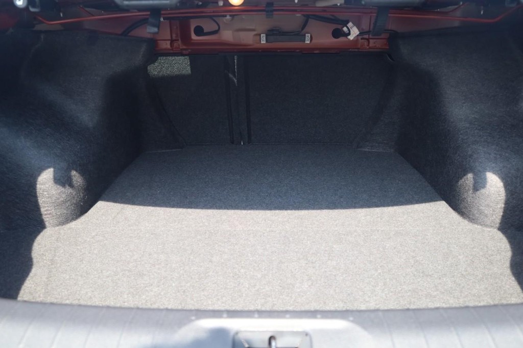 Nissan Altima Vehicle Image 22