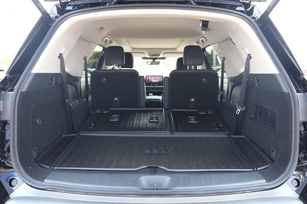 Nissan Pathfinder Vehicle Image 09