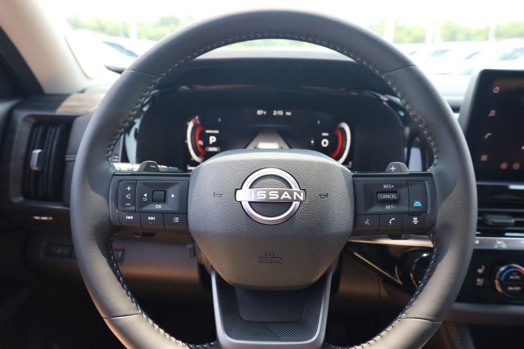 Nissan Pathfinder Vehicle Image 11