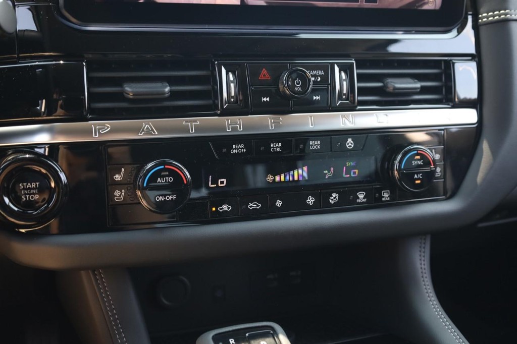 Nissan Pathfinder Vehicle Image 15