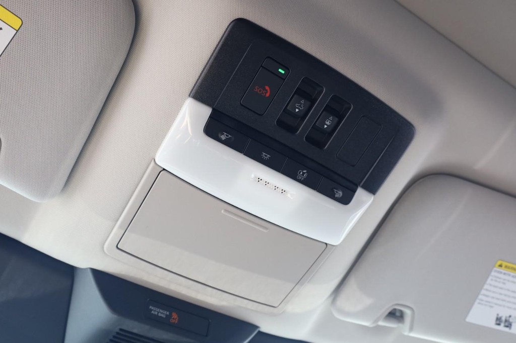 Nissan Pathfinder Vehicle Image 18