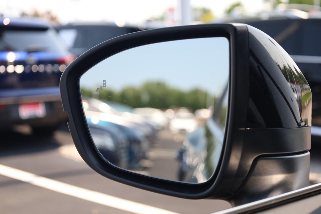 Nissan Pathfinder Vehicle Image 21