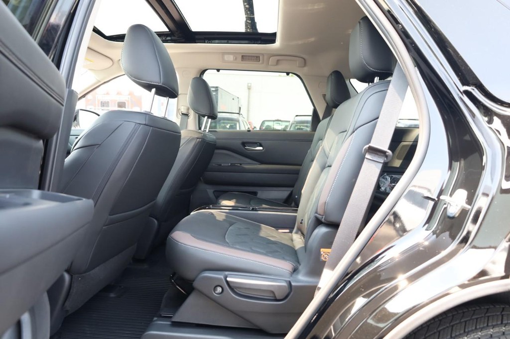 Nissan Pathfinder Vehicle Image 23