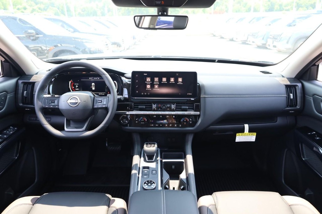 Nissan Pathfinder Vehicle Image 24