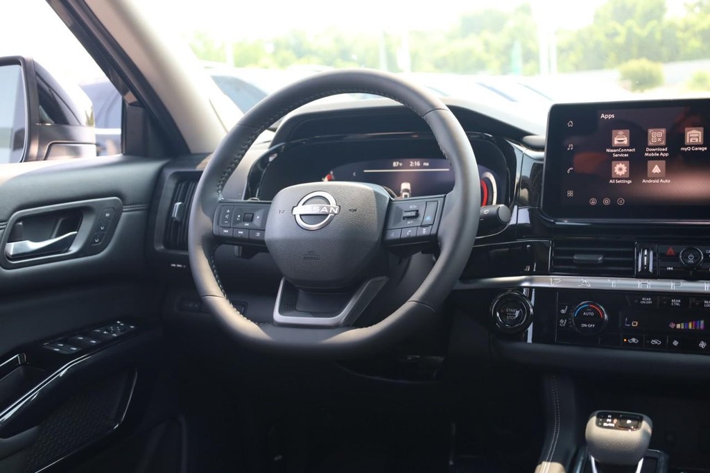 Nissan Pathfinder Vehicle Image 25
