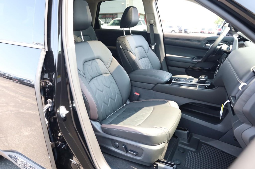 Nissan Pathfinder Vehicle Image 26