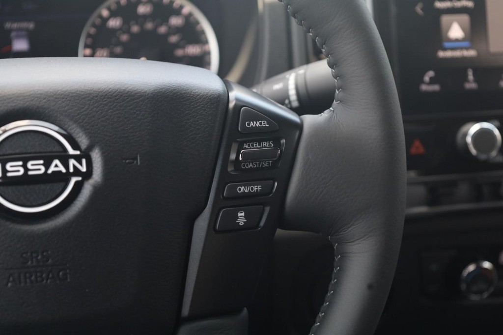 Nissan Frontier Vehicle Image 09
