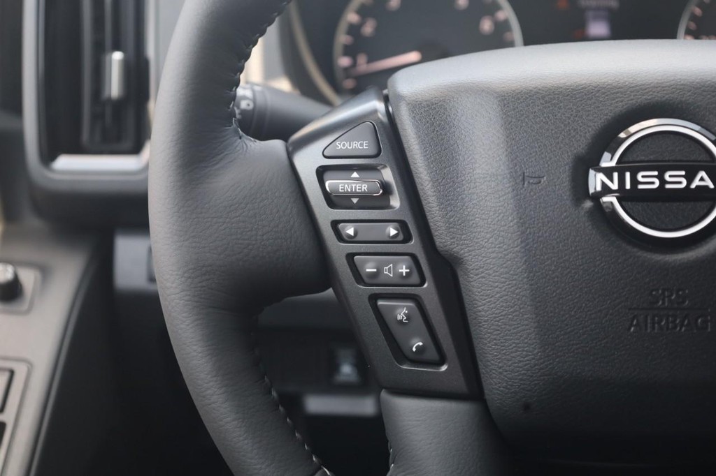 Nissan Frontier Vehicle Image 10