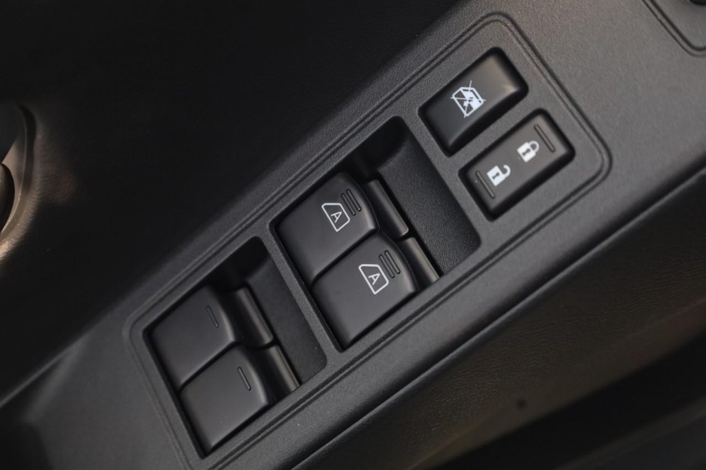 Nissan Frontier Vehicle Image 11