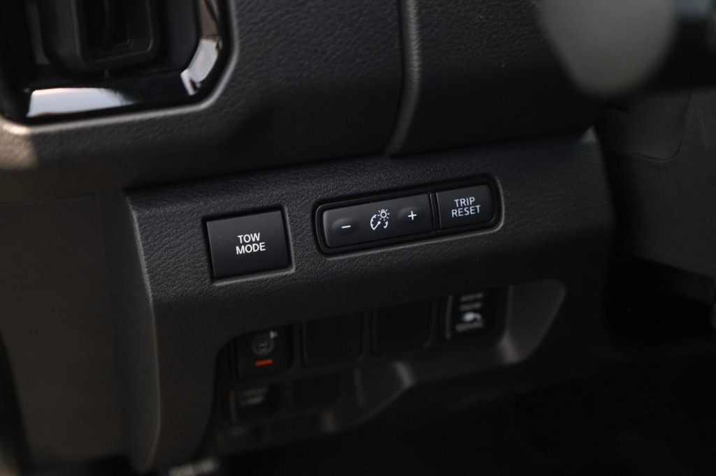 Nissan Frontier Vehicle Image 12