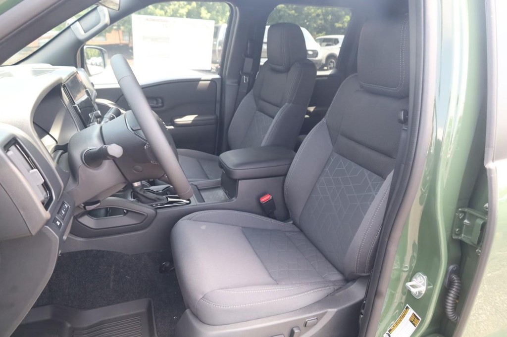 Nissan Frontier Vehicle Image 19