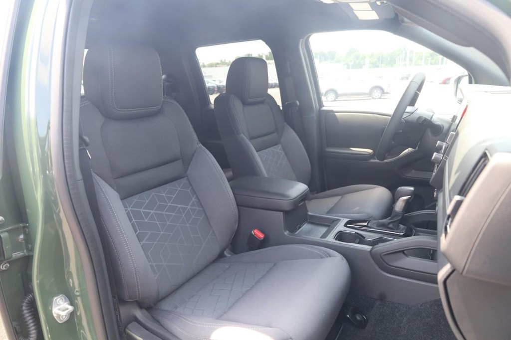 Nissan Frontier Vehicle Image 20