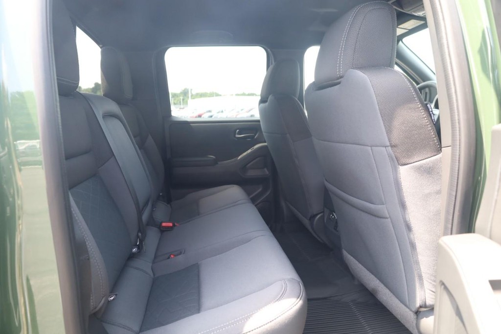 Nissan Frontier Vehicle Image 21