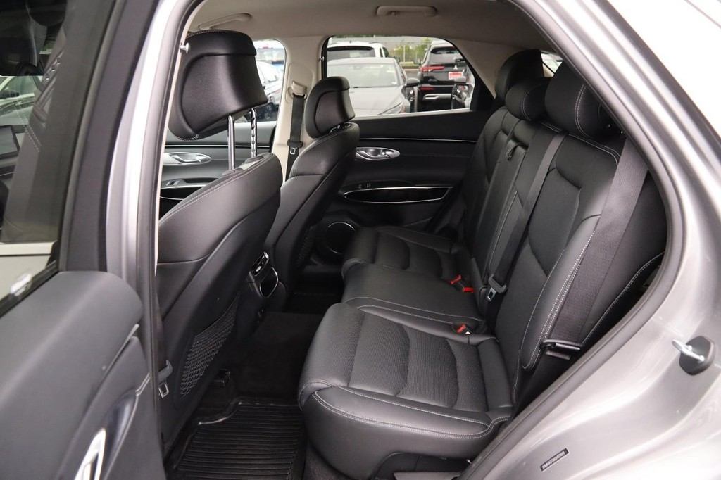 Genesis GV70 Vehicle Image 10