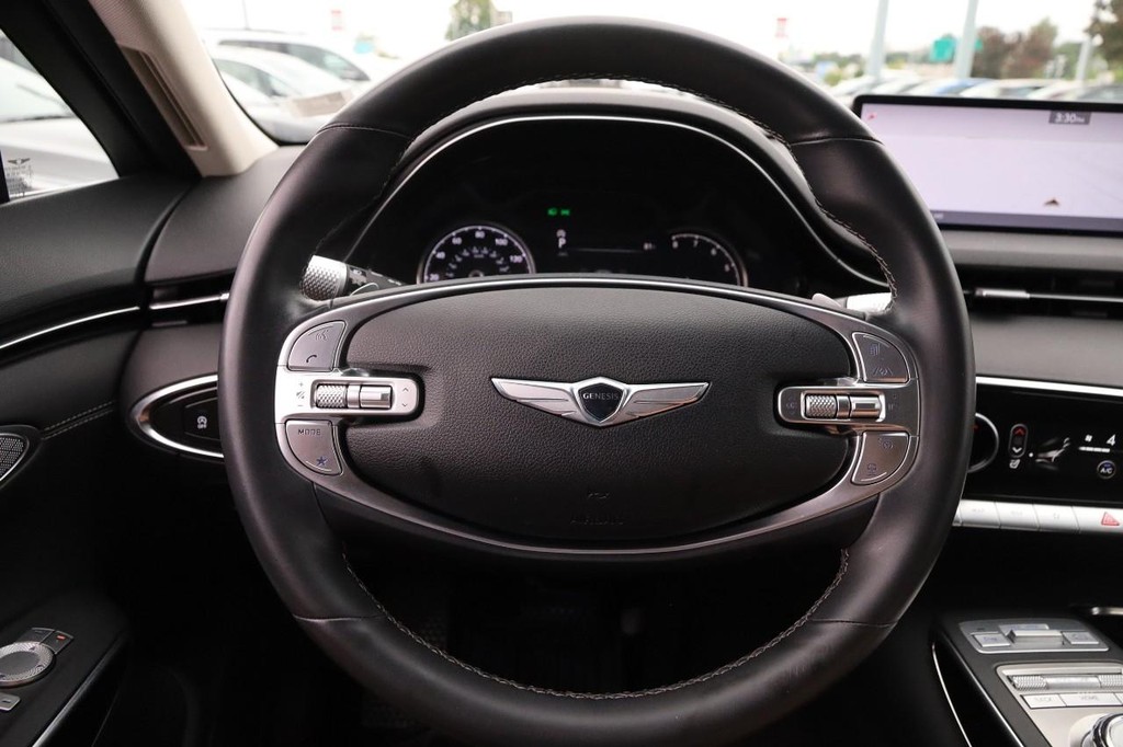 Genesis GV70 Vehicle Image 11