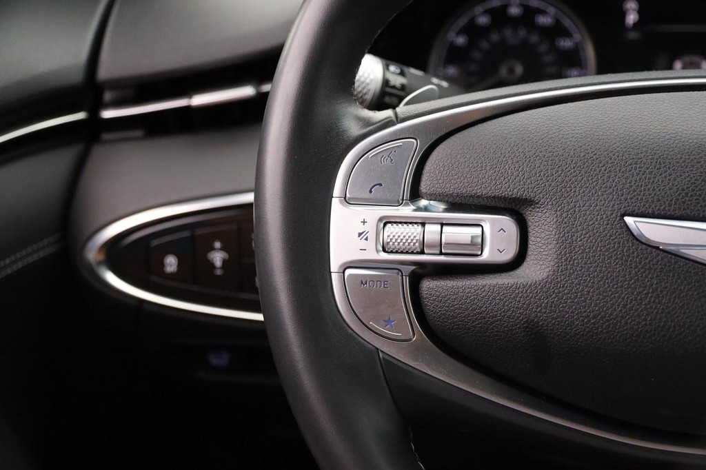 Genesis GV70 Vehicle Image 12