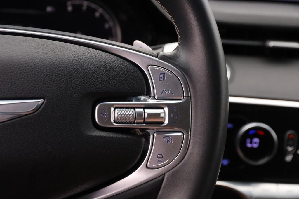 Genesis GV70 Vehicle Image 13