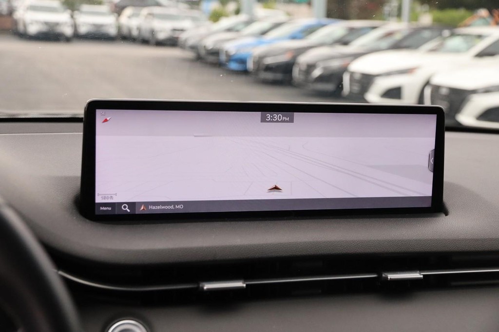 Genesis GV70 Vehicle Image 16